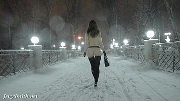 XXX أفلام مع هواة من رومانيا امرأة سمراء Babardita في الثلج على الثلج