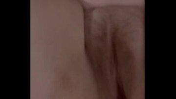 ربة منزل كوغار السميكة السيدة سميث كس الرطب أصابع النشوة من قبل السيد سميث