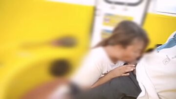 الفلبينية التي تخاطر بامتصاص ديك على عجلة فيريس