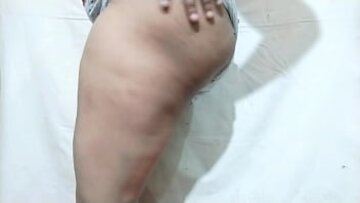 ناينا المهرجانات المتشددين محلية الصنع: الثدي الكبيرة ، الحمار الكبير ، واللعب الهرة