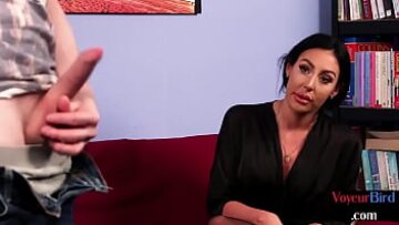 جبهة مورو مفلس في جوارب وكعب عال اشتعلت في لقاء CFNM Voyeur