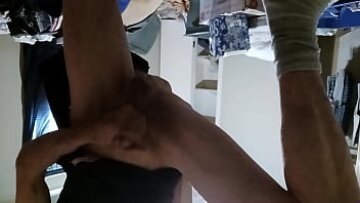 نائب الرئيس مغطى الحمار في الملابس الداخلية – هل تبدو كبيرة؟ هيه