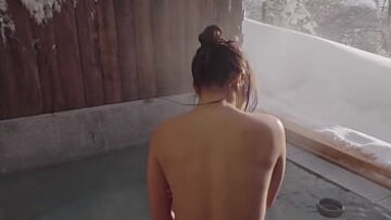 قضاء بعض الوقت مع Nacchi في onsen مثير: الهواة اليابانية مع صدور رائعة